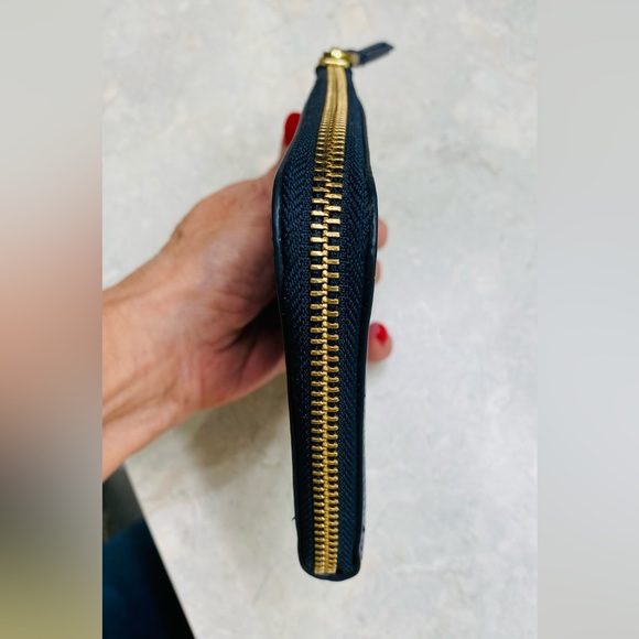 Fossil Cowhide Corner Zip Around Passport/Wallet - Picture 10 of 13